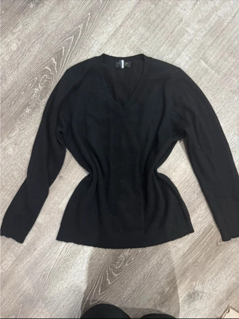 Women's Black V-Neck Cashmere Sweater
